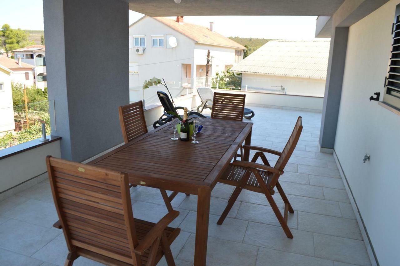 Apartmani Mila Sukošan Exterior foto